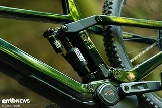 Passend zur ZEB Ultimate wird ein RockShox Vivid Air Ultimate verbaut. Passend zur ZEB Ultimate wird ein RockShox Vivid Air Ultimate verbaut.