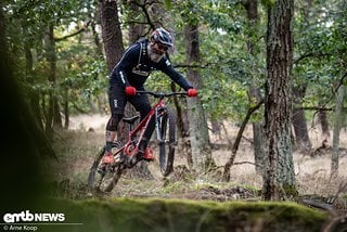 Weckt den Lausbuben in einem: Mit diesem E-MTB wird man direkt wieder zum Spielkind.