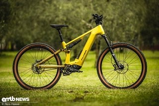 Flyer Goroc TR/X – ein Crossover- oder SUV-E-Bike, das mit 130 mm Federweg, Carbonrahmen und geländetauglicher Ausstattung daher kommt.