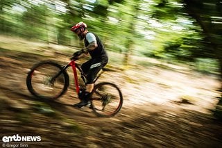 Wenn es nicht zu steil wird, erklimmt dieses E-MTB so ziemlich jede Steigung