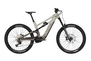 Einen waschechten E-Freerider gibts mit dem Canyon Torque – ein 180/175 mm Fahrwerk in Verbindung mit den 27,5"-Laufrädern lässt euch vor keiner Abfahrt zurückschrecken. Zu haben das ist Torque:ON 7 für 4.999 €.