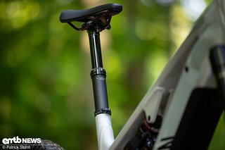 Gedropped wird per hauseigener Stütze – zuverlässig und in Größe L mit 200 mm Hub.