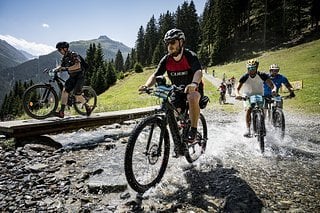 Gefahren wird beim weltgrößten E-Bike-Rennen in Ischgl in den beiden Wertungsklassen „Elite“ und „Jedermann“ auf zwei unterschiedlichen Strecken.