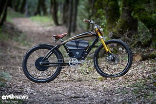 Das Vintage Electric Scrambler soll cool aussehen und sich auch etwas abseits der Straße bewegen lassen.