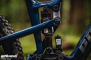 Am Heck sorgt ein RockShox Vivid Ultimate-Dämpfer für Komfort und Traktion.