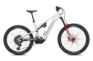 Das Commencal Meta Power SX 800 Rockshox unterscheidet sich im Wesentlichen durch das Fahrwerk und den Laufrädern.