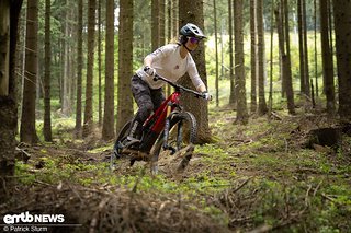 Auf flowigen Trails treibt uns das Centurion No Pogo SL ein breites Grinsen ins Gesicht.