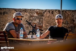 Stefan Schlie und Claus Fleischer genießen die Pause