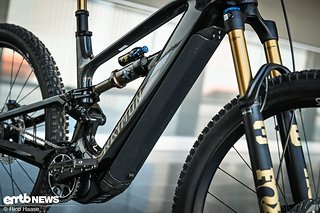 Der Akku hat eine Kapazität von 840 Wh und lässt sich problemlos aus dem Unterrohr entnehmen. Der Akku hat eine Kapazität von 840 Wh und lässt sich problemlos aus dem Unterrohr entnehmen.