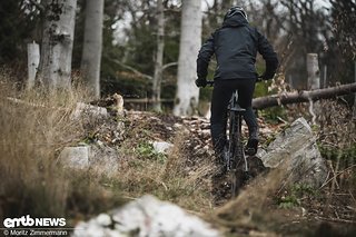 Bergauf macht das Santa Cruz Vala AL eine ausgezeichnete Figur und überzeugt mit viel Grip.