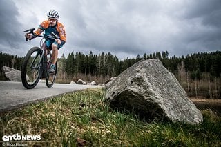 Der lange Radstand und die ausgewogene Geometrie machen auch schnelle Asphalt-Partien zum Genuss.