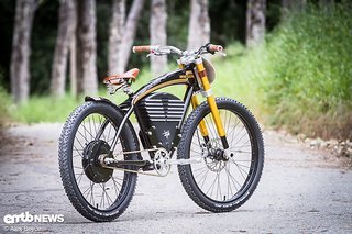 Das Scrambler verfügt über einen langen, Cruiser-artigen Rahmen.