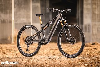 Cube AMS Hybrid ONE 44 SLT – in dieser Ausstattungsvariante wiegt das Trailbike, laut Hersteller, extrem schlanke 16,2 kg.