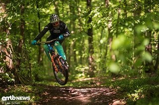 Trotz seines recht hohen Gewichts ist das Nox Hybrid Enduro verspielt und agil zu fahren