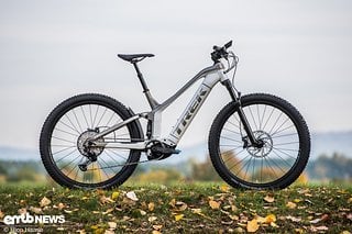 Trek Powerfly FS 7 verfügt über eine gute Mittelklassen-Ausstattung