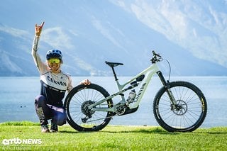 Ines freut sich auf die Rennsaison und ihr neues Canyon Strive:ON CFR LTD – wir wünschen ihr viel Erfolg 2023!