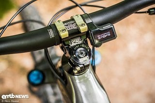 YT verbaut auch an diesem Modell das kleine Schwarz-Weiß-Display von Shimano