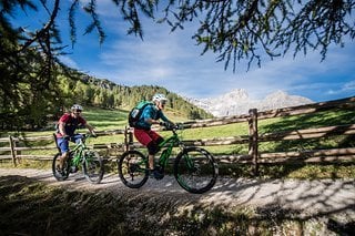 Über schöne Trails - die Berge immer im Blick