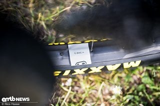 Der kleine Sticker verrät es, die Crankbrothers Synthesis Carbon-Laufräder sind fürs E-Bike konzipiert