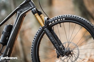 An der Front verrichtet eine Fox 36 Factory mit alter Grip2-Dämpfung un 150 mm Federweg ihren Dienst. An der Front verrichtet eine Fox 36 Factory mit alter Grip2-Dämpfung un 150 mm Federweg ihren Dienst.