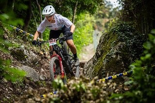 Sofia Wiedenroth, amtierende deutsche Meisterin im E-Enduro und erfolgreichste Fahrerin aus Deutschland auf dem E-MTB, siegte am Samstag und fuhr am Sonntag auf Platz 2.