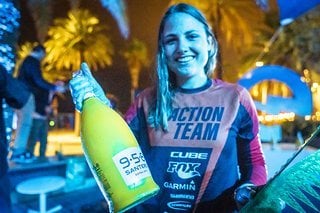 Sofia Wiedenroth ist stolz und happy über ihren Sieg in der weiblichen XC Overall-Wertung