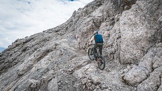 Im alpinen Gelände waren Tom Öhlers Trial-Erfahrungen goldwert.