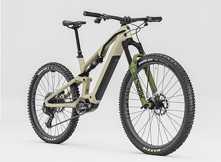 Schlanke Linie, gerade Kanten: Das Ryvon fügt sich gut in die Riege moderner Light-E-MTB – nicht zuletzt hilft hier der kompakt untergebrachte neue Bosch SX.