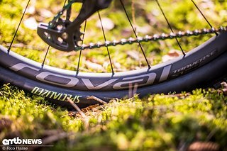 Bei den Laufrädern setzt Specialized  beim S-Works-Modell auf leichte Traverse SL mit Carbon-Felgen