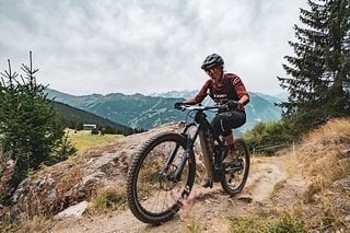 Die Bosch eMTB-Challenge nimmt sich als Rennevent weniger ernst und ist auch für Amateure gut zu bewältigen.