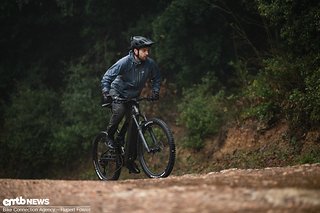 Unser Kollege Gregor ist für einen First Ride extra ins sonnige Italien gefahren. Moment! Sonnig? Leider hat er sich da komplett verkalkuliert, denn es regnete aus Eimern.