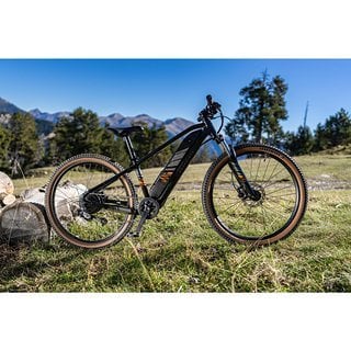 Das neue Kinder-E-Bike Decathlon BTwin E-ST 500 ist ein E-Hardtail mit Aluminiumrahmen.