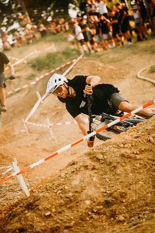 eMTB-Rennen-Rahmenprogramm-MX-Masters-Juni-Fahrer-ErikMuth-Streckenbauer-Foto-LeaSteinhausen