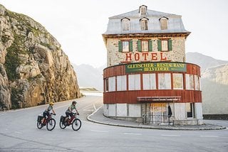 Die wohl berühmteste Kurve der Schweiz liegt am Furka Pass