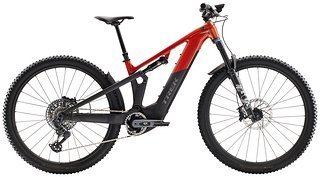 Das Trek Powerfly kommt als Fully und Hardtail und ist nun wieder trail-tauglicher denn je. Mit bis zu 800 Wh Akkukapazität (mit Range Extender sind es sogar noch 250 Wh mehr) ist es bereit für lange Touren.