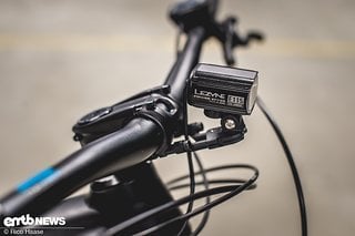 Lezyne E115 – dieser Scheinwerfer ist qualitativ sehr hochwertig und leuchtet hell.