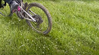 … oder endlich eine Stromversorgung der AXS-Komponenten aus dem E-MTB-Hauptsystem? Wir wissen es nicht.