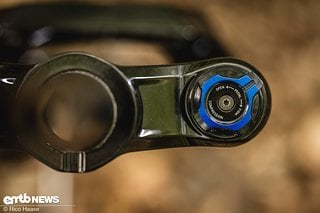 Vollkommen neu an der RockShox Domain Gold RC: Isolator-Dämpfung mit dreistufiger Druckstufeneinstellung (Open, Pedal, Firm).