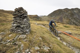 Der Trail von Stage 1 verlief über eine offene Wiese und ließ sich schnell und flüssig fahren. Der Trail von Stage 1 verlief über eine offene Wiese und ließ sich schnell und flüssig fahren.