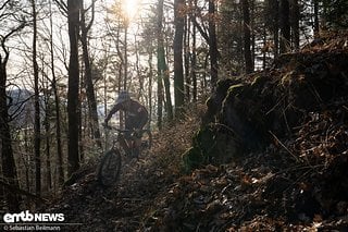 Unterwegs auf den südbadischen Trails in der tiefstehenden Wintersonne.