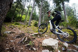 Auch heute starten wir mit technischen Uphill-Trails als Aufwärmprogramm Auch heute starten wir mit technischen Uphill-Trails als Aufwärmprogramm