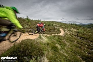 Mit ordentlich Speed und Flow ging es über den Trail