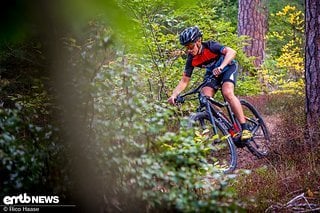 Die Beschleunigung, mit der dieses E-MTB losballert, treibt einem die Freudentränen in die Augen.