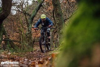 Dank potentem Fahrwerk kann sich der Fahrer gut auf den Trail fokussieren