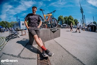 Cannondale Marketing-Tausendsassa Philipp Martin hat gut lachen: nach dem nass-kalten Worldcup vergangene Woche in Albstadt ist ein Event im sonnigen München eine willkommene Abwechslung