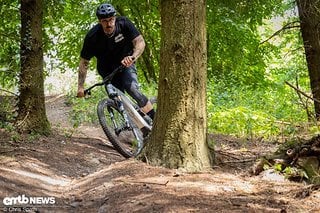 Agil genug, um es zu fahren wie einen Slalom-Ski – einfach reindrücken und es wird folgen! Agil genug, um es zu fahren wie einen Slalom-Ski – einfach reindrücken und es wird folgen!