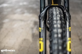 Auffällig ist das Öhlins-Fahrwerk am AllMtn SE