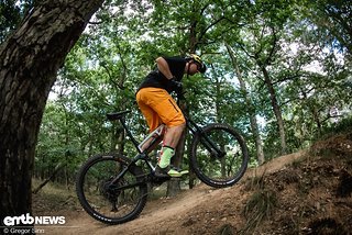 Extremer Uphill mit maximaler Verschiebung des Körperschwerpunkts auf die Front