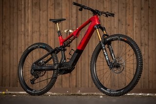 Centurion No Pogo SL R9000i – das erste Light E-MTB der Schwaben verfügt über einen modernen Carbonrahmen.