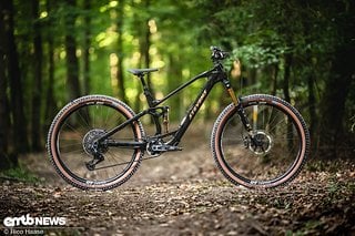 Stevens E-Maverick AM 9.4.3 – 2026 setzt das quirlige Trailbike auf diverse Updates im Hinblick auf die Ausstattung, eine neue Farbe und den TQ HPR60-Motor, der im Sommer 2025 vorgestellt wurde. Stevens E-Maverick AM 9.4.3 – 2026 setzt das quirlige Trailbike auf diverse Updates im Hinblick auf die Ausstattung, eine neue Farbe und den TQ HPR60-Motor, der im Sommer 2025 vorgestellt wurde.